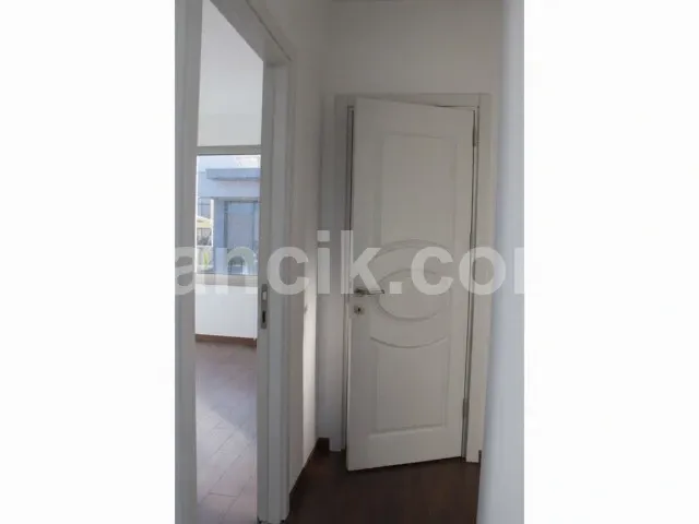 Alsancak'ta Satılık Villa – 580 m² Arsa - 18