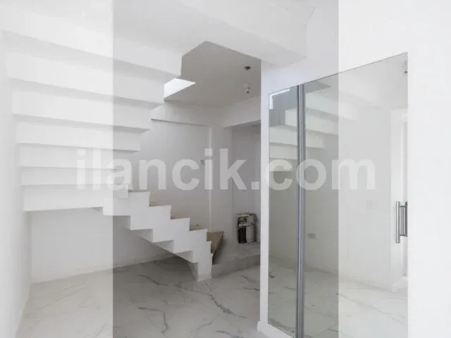 Alsancak'ta Satılık Villa – 580 m² Arsa - 19
