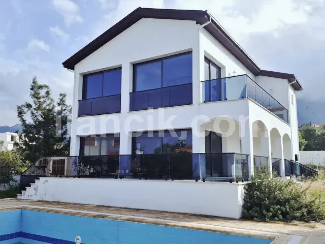 Satılık 4 Odalı Havuzlu Villa - Alsancak, Girne - 2