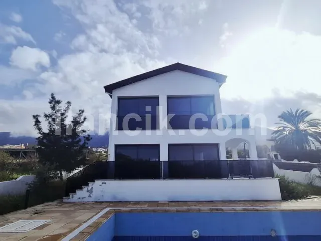 Satılık 4 Odalı Havuzlu Villa - Alsancak, Girne - 3