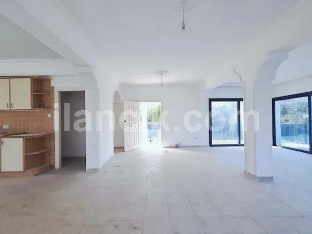 Satılık 4 Odalı Havuzlu Villa - Alsancak, Girne - 5
