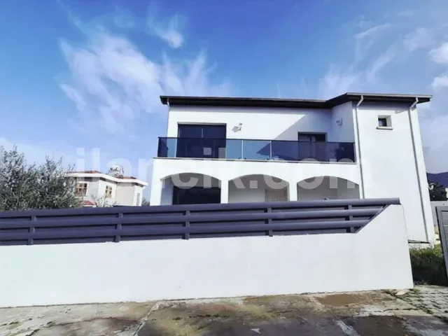 Satılık 4 Odalı Havuzlu Villa - Alsancak, Girne - 11