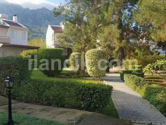 Bu 3 Yatak Odalı Müstakil Villa, Alsancak'ta, Ünlü Hasan Uzun Benzin İstasyonunun Hemen Üzerinde, Güvenli ve Kapalı Bir Konut Sitesi İçinde Yer Almaktadır. Mülk, Tamamen Mobilyalı ve Tam Donanımlı Ola - 4