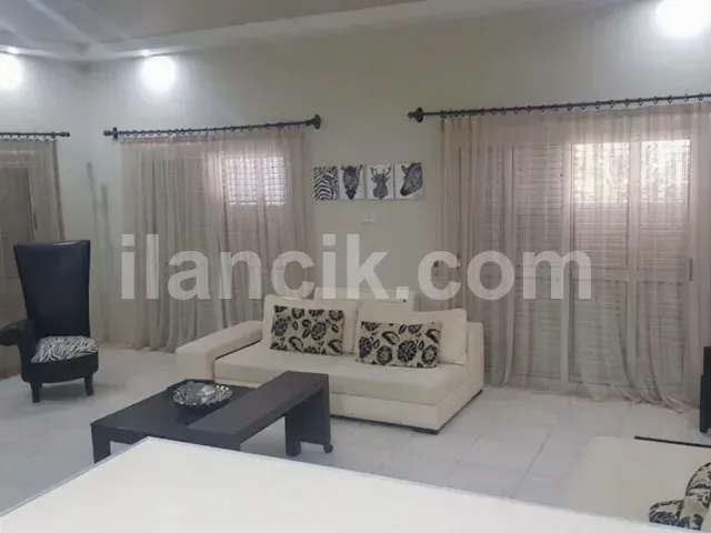 Bu 3 Yatak Odalı Müstakil Villa, Alsancak'ta, Ünlü Hasan Uzun Benzin İstasyonunun Hemen Üzerinde, Güvenli ve Kapalı Bir Konut Sitesi İçinde Yer Almaktadır. Mülk, Tamamen Mobilyalı ve Tam Donanımlı Ola - 7