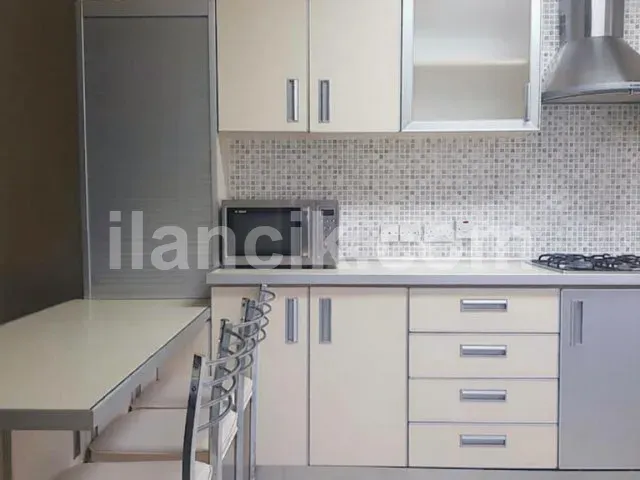 Bu 3 Yatak Odalı Müstakil Villa, Alsancak'ta, Ünlü Hasan Uzun Benzin İstasyonunun Hemen Üzerinde, Güvenli ve Kapalı Bir Konut Sitesi İçinde Yer Almaktadır. Mülk, Tamamen Mobilyalı ve Tam Donanımlı Ola - 13