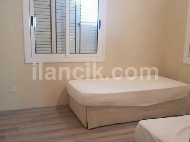 Bu 3 Yatak Odalı Müstakil Villa, Alsancak'ta, Ünlü Hasan Uzun Benzin İstasyonunun Hemen Üzerinde, Güvenli ve Kapalı Bir Konut Sitesi İçinde Yer Almaktadır. Mülk, Tamamen Mobilyalı ve Tam Donanımlı Ola - 15