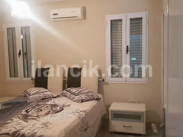 Bu 3 Yatak Odalı Müstakil Villa, Alsancak'ta, Ünlü Hasan Uzun Benzin İstasyonunun Hemen Üzerinde, Güvenli ve Kapalı Bir Konut Sitesi İçinde Yer Almaktadır. Mülk, Tamamen Mobilyalı ve Tam Donanımlı Ola - 17