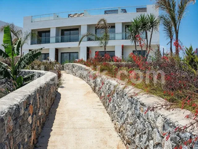 Satılık 2+1 Daire, Bahçeli Girne - Denize 100m - 2