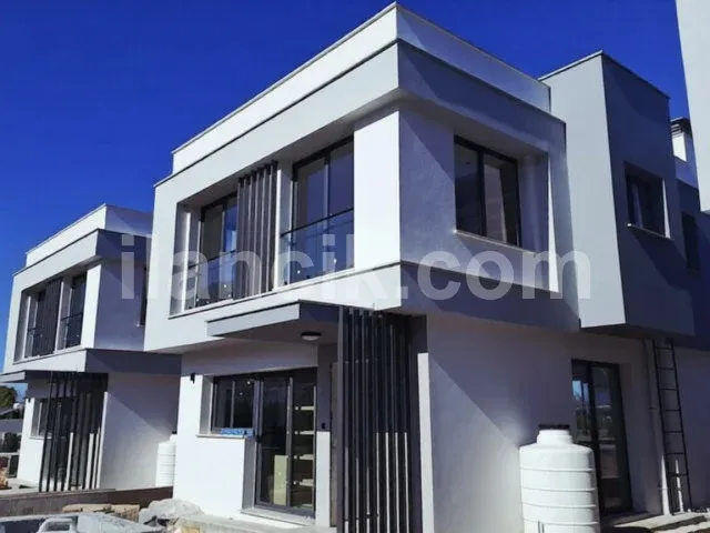 Alsancak'ta Satılık Havuzlu 3 Yatak Odalı Villa - 14