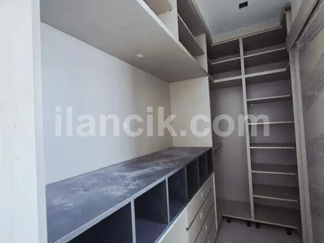 Alsancak'ta Satılık Havuzlu 3 Yatak Odalı Villa - 16