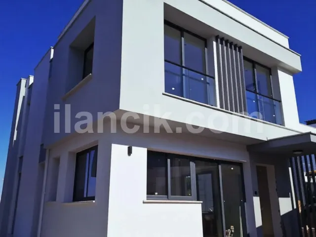 Alsancak'ta Satılık Havuzlu 3 Yatak Odalı Villa - 17