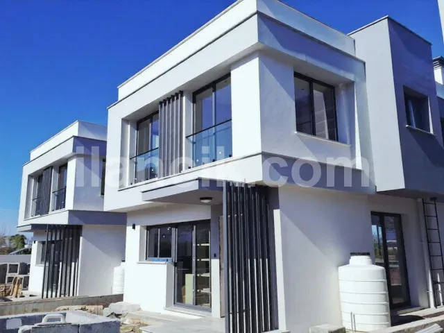 Alsancak'ta Satılık Havuzlu 3 Yatak Odalı Villa - 18