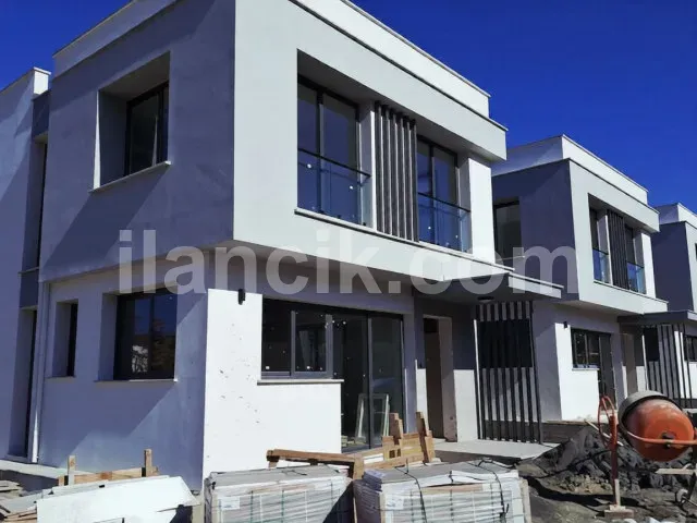 Alsancak'ta Satılık Havuzlu 3 Yatak Odalı Villa - 20