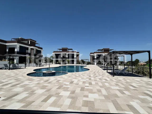 Lapta'da Satılık 2 Yatak Odalı Penthouse - Denize Yakın