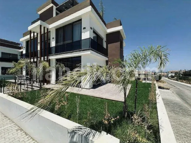 Lapta'da Satılık 2 Yatak Odalı Modern Daire