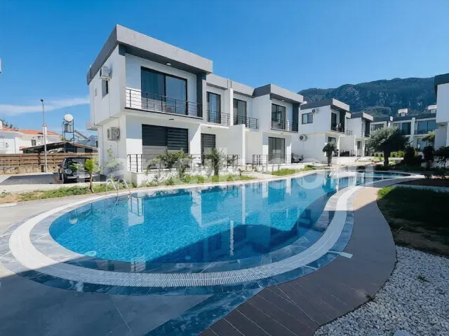 Lapta'da Satılık 2 Yatak Odalı Eşyalı İkiz Villa