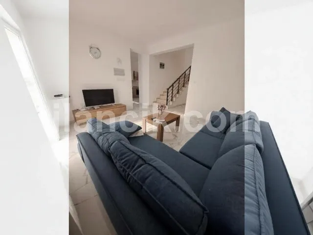 Lapta'da Satılık 2 Yatak Odalı Eşyalı İkiz Villa - 3