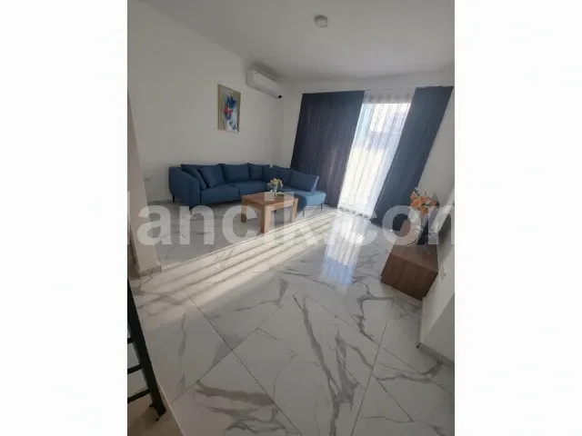 Lapta'da Satılık 2 Yatak Odalı Eşyalı İkiz Villa - 4