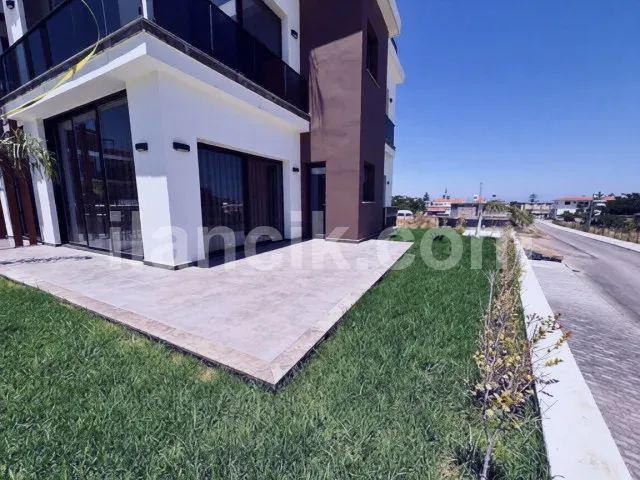 Lapta'da Satılık 2 Yatak Odalı Modern Daire - 8