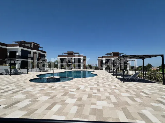 Lapta'da Satılık 2 Yatak Odalı Modern Daire - 9