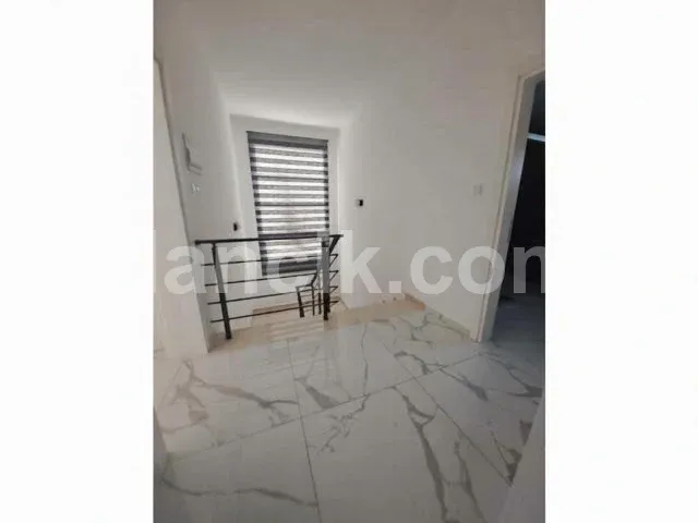 Lapta'da Satılık 2 Yatak Odalı Eşyalı İkiz Villa - 8