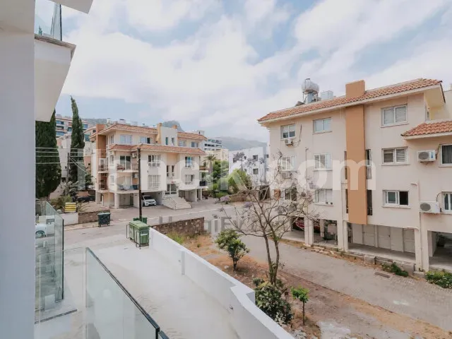 Girne Merkezde Satılık 1+1 Daire - 8