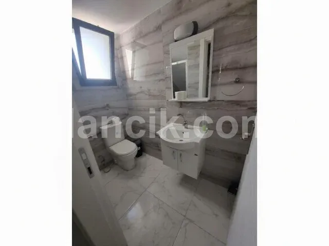 Lapta'da Satılık 2 Yatak Odalı Eşyalı İkiz Villa - 17