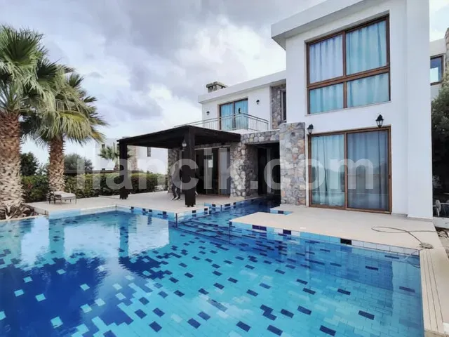 Satılık Villa | Esentepe, Girne | Özel Havuz ve Deniz Manzarası