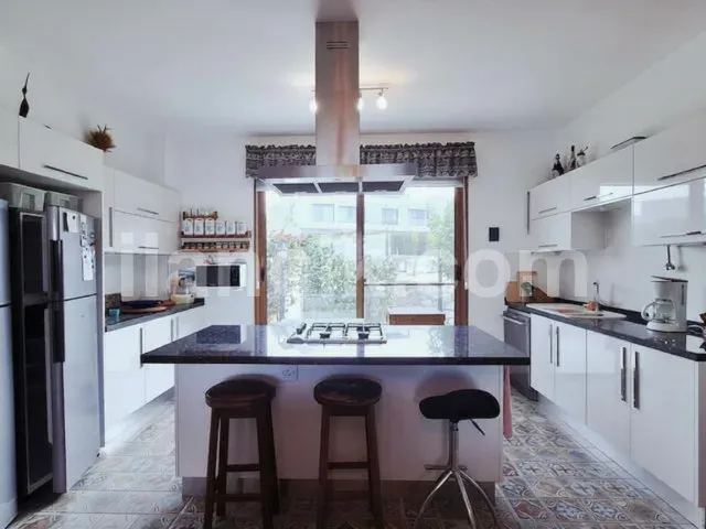 Satılık Villa | Esentepe, Girne | Özel Havuz ve Deniz Manzarası - 2