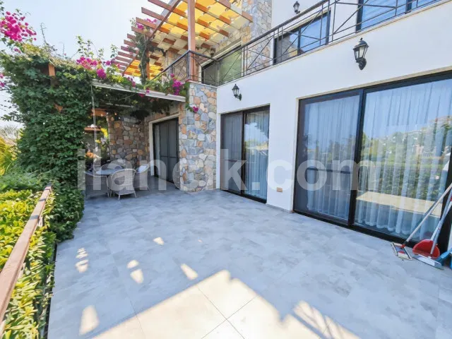 Satılık 3+1 Daire Bahçeli, Girne - Deniz Manzaralı - 10
