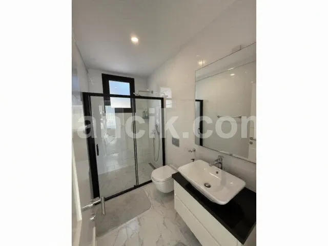 Satılık 3+1 Daire Bahçeli, Girne - Deniz Manzaralı - 18