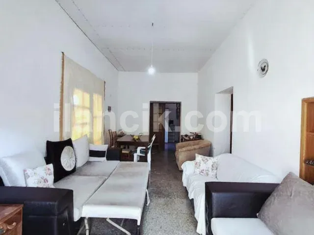 Alsancak'ta Satılık 3 Yatak Odalı Taş Ev - 665 m² Arsa - 3