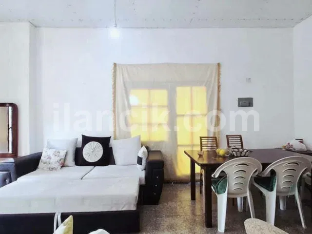 Alsancak'ta Satılık 3 Yatak Odalı Taş Ev - 665 m² Arsa - 4