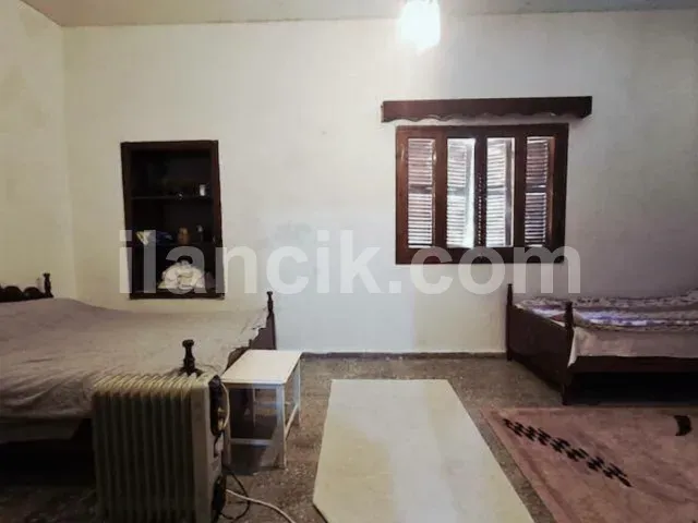 Alsancak'ta Satılık 3 Yatak Odalı Taş Ev - 665 m² Arsa - 8
