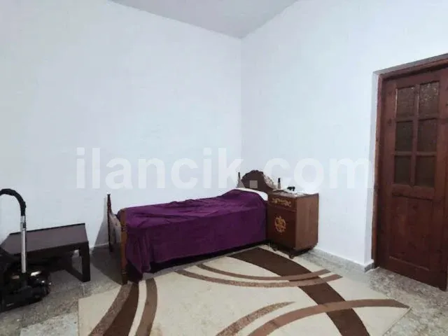 Alsancak'ta Satılık 3 Yatak Odalı Taş Ev - 665 m² Arsa - 11