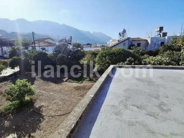 Alsancak'ta Satılık 3 Yatak Odalı Taş Ev - 665 m² Arsa - 13
