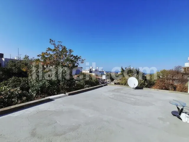 Alsancak'ta Satılık 3 Yatak Odalı Taş Ev - 665 m² Arsa - 15