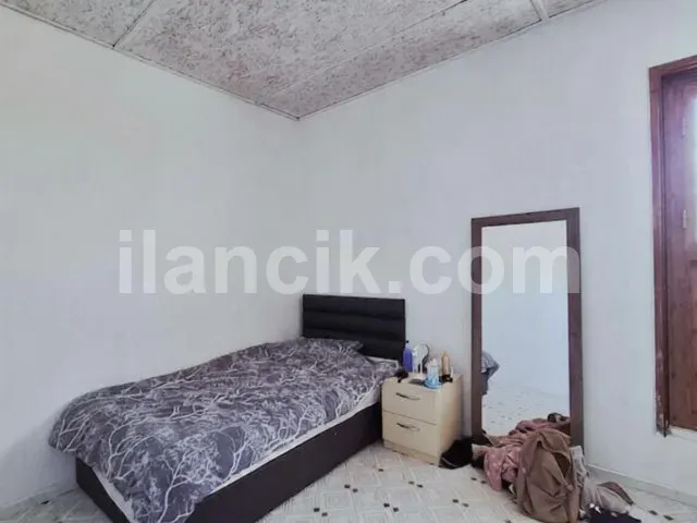 Alsancak'ta Satılık 3 Yatak Odalı Taş Ev - 665 m² Arsa - 18