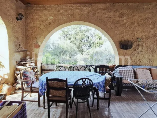 Satılık 5 Yatak Odalı Taş Villa – Zeytinlik, Girne - 3