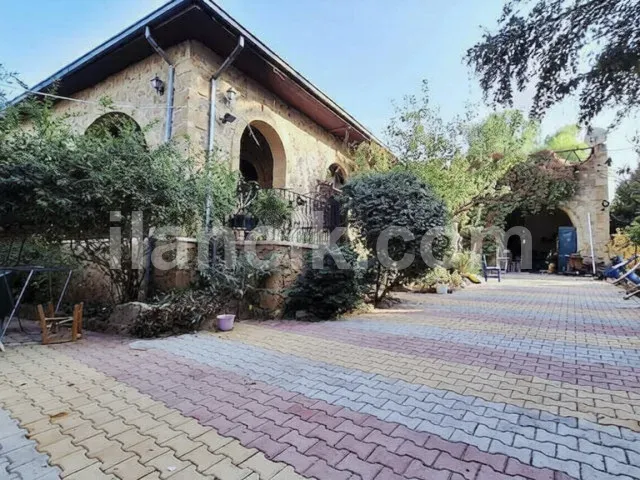 Satılık 5 Yatak Odalı Taş Villa – Zeytinlik, Girne - 4