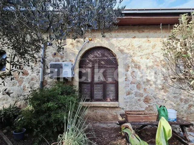 Satılık 5 Yatak Odalı Taş Villa – Zeytinlik, Girne - 10