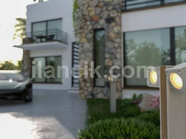 Alsancak'ta Satılık 4 Yatak Odalı Modern Villa - 9
