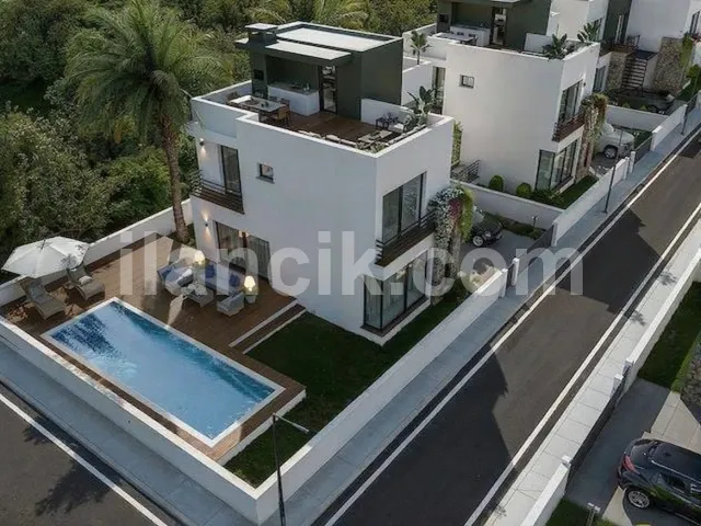 Alsancak'ta Satılık 4 Yatak Odalı Modern Villa - 16