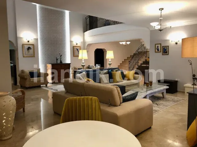 Edremit'te Satılık 5 Yatak Odalı Lüks Villa – 3573 m² Arsa - 3