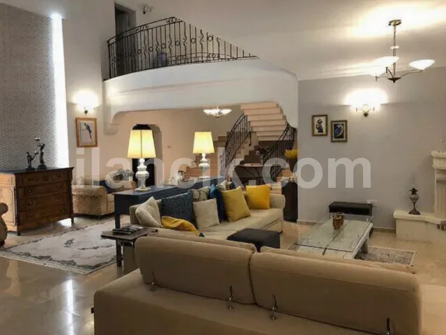 Edremit'te Satılık 5 Yatak Odalı Lüks Villa – 3573 m² Arsa - 4