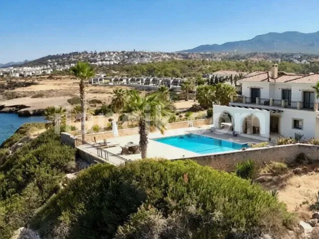 Satılık 3 Yatak Odalı Lüks Villa - Esentepe, Girne - 2