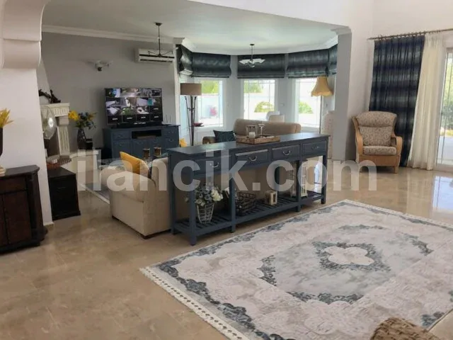 Edremit'te Satılık 5 Yatak Odalı Lüks Villa – 3573 m² Arsa - 5