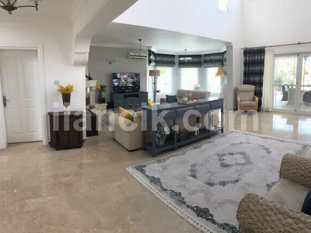 Edremit'te Satılık 5 Yatak Odalı Lüks Villa – 3573 m² Arsa - 9