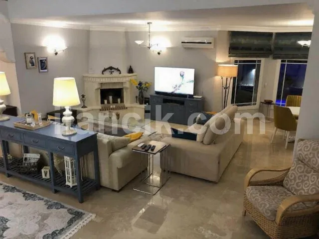 Edremit'te Satılık 5 Yatak Odalı Lüks Villa – 3573 m² Arsa - 10