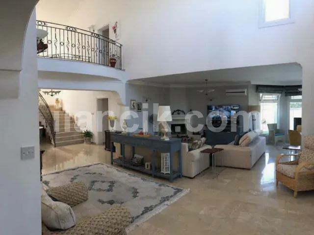 Edremit'te Satılık 5 Yatak Odalı Lüks Villa – 3573 m² Arsa - 11